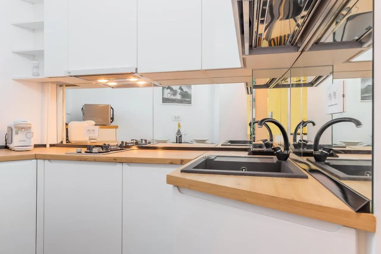 New Studio Carturesti - City Center Bukarest 0*,